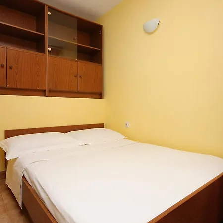 Studio Karbuni 9308a *