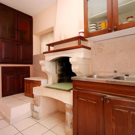 Studio Karbuni 9308a Blato (Korcula)