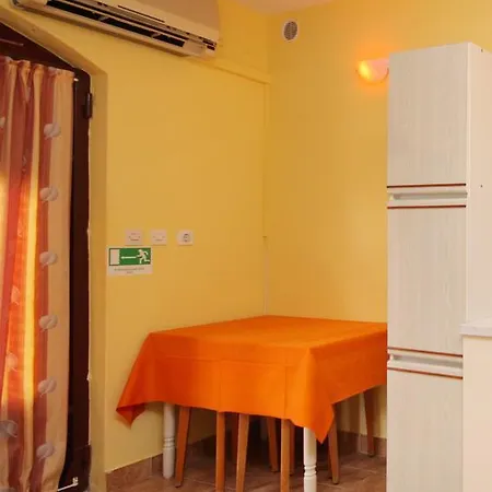 Studio Karbuni 9308a Blato (Korcula)